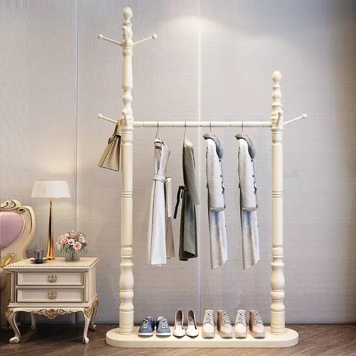 Grand porte-vêtements Design plancher en bois sur pied salon porte-vêtements nordique luxe bois Wies