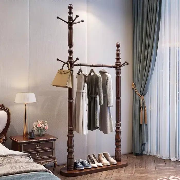 Grand porte-vêtements Design plancher en bois sur pied salon porte-vêtements nordique luxe bois Wies
