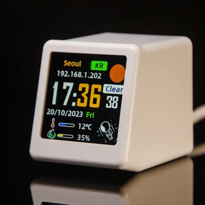GeekMagic Super Cool Mini Station météo numérique de bureau WiFi avec écran LCD IPS, gadget pour la 
