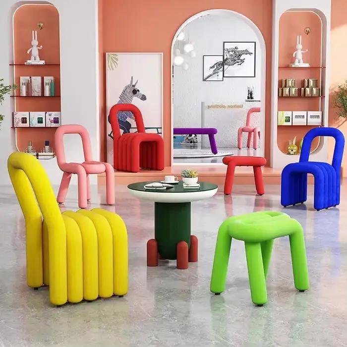 Chaise de bureau nordique créative de forme étrange, pour chambre à coucher, salon, chaise de salle à manger arc-en-ciel, tabouret peigne, chaise de salle à manger design de maquillage