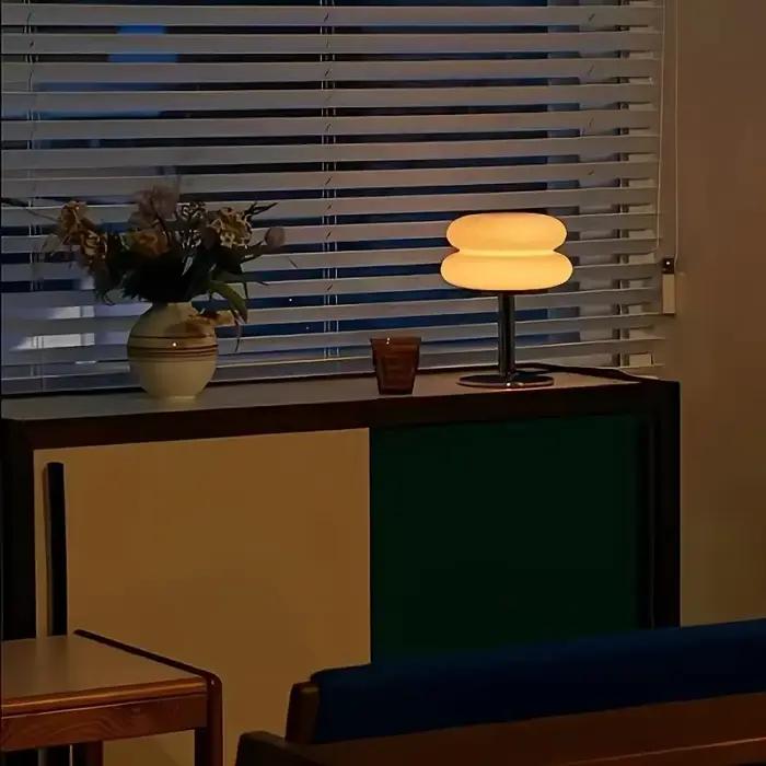 Lampe de table LED en frêne de verre