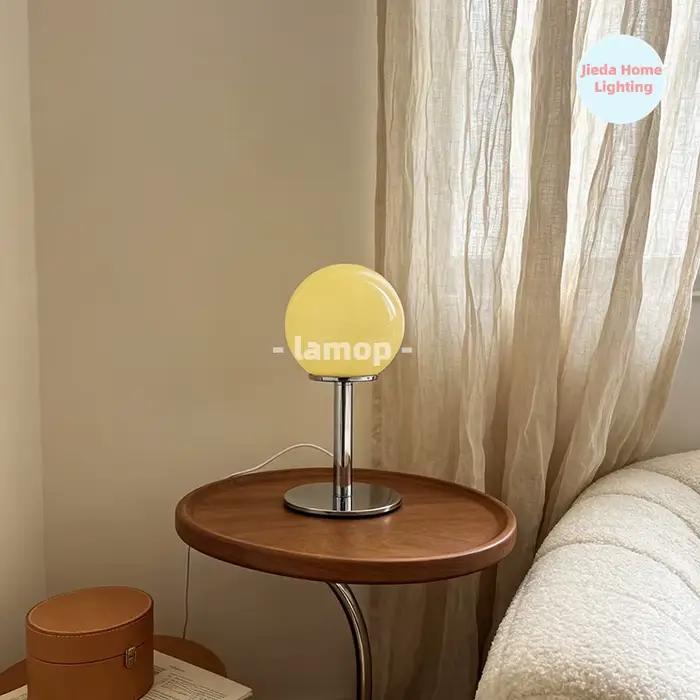 Lampe de table en verre étoile orange brillante