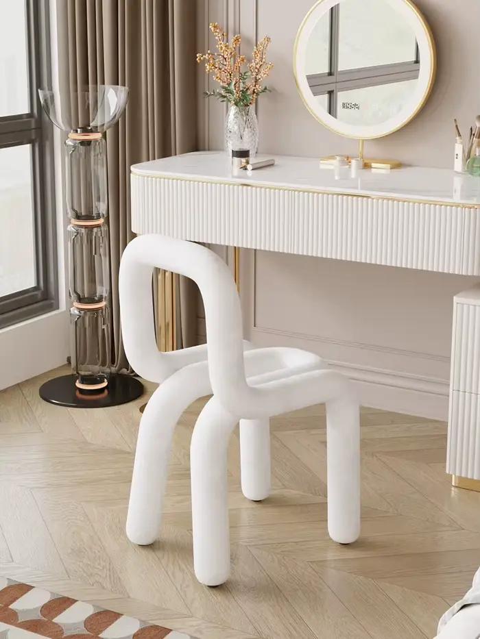 Tabouret de maquillage INS Klein moderne avec dossier pour femme pour espace de vanity élégant à offrir occassions spéciales chaise de salle à manger