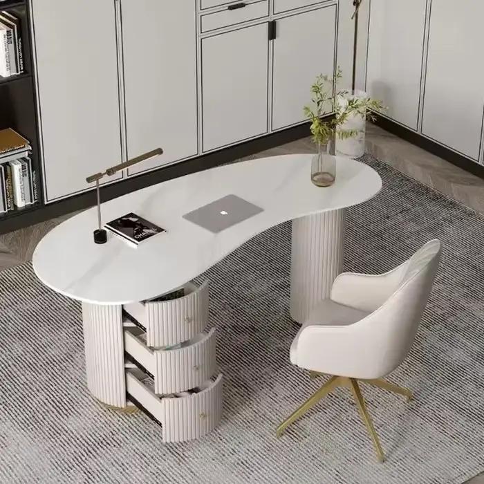 Une bureau d'ordinateur