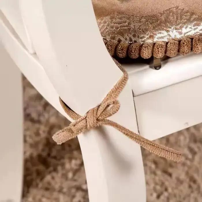 Beau coussin de siège antidérapant avec mousse à mémoire de forme pour chaise de salle à manger