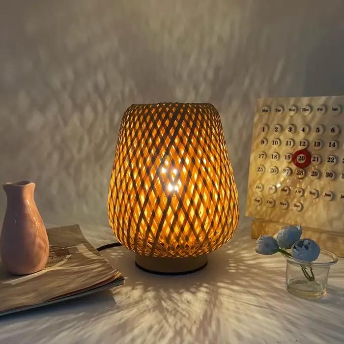 Petite lampe tissée en bambou