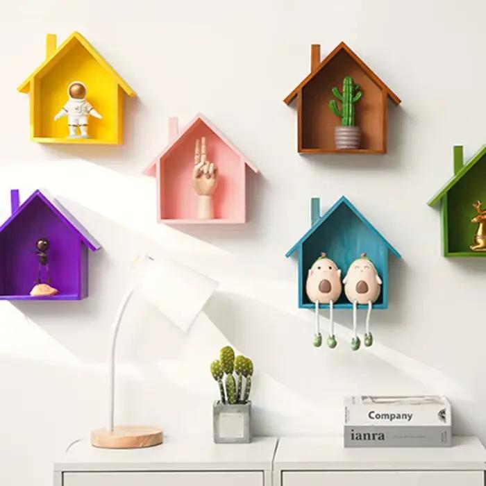 Étagères en forme de maison