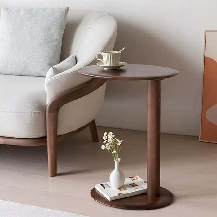 Petite table d'appoint en bois massif