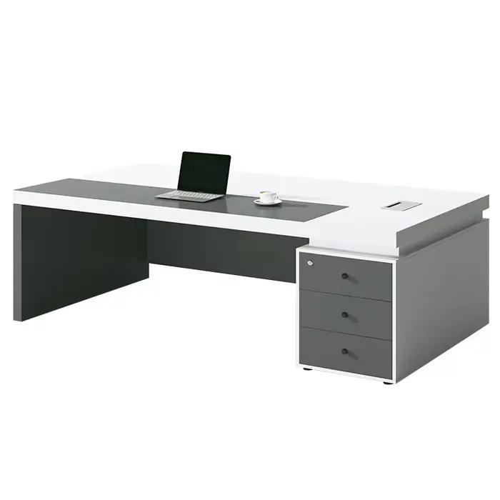Bureau d'ordinateur de direction à la mode