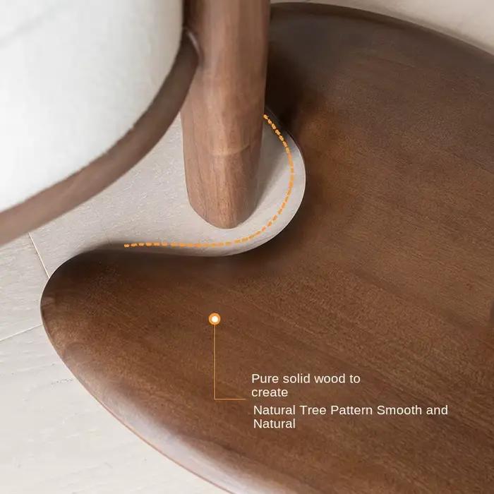 Petite table d'appoint en bois massif