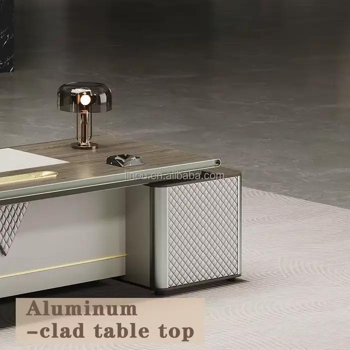 Bureau de bureau exécutif moderne en forme de L