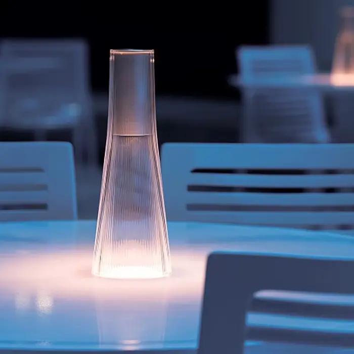 Lampe de table rechargeable en acrylique avec interrupteur tactile pour variation d'intensité progressive