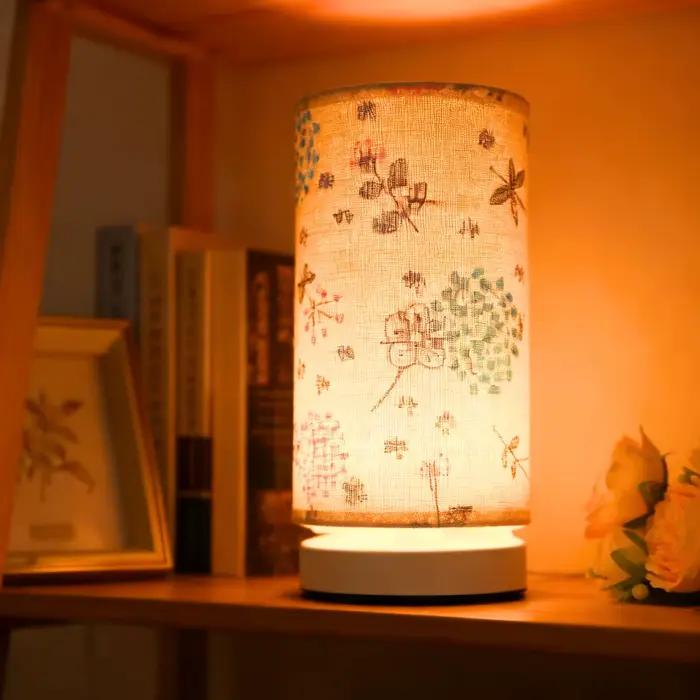 Lampe de table de style rétro nordique avec abat-jour en tissu - Alimenté par USB