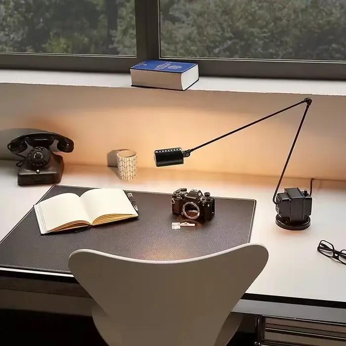 Lampadaire Design italien moderne Style rétro Simple salon étude bras oscillant réglable lampe de Table de lecture décor à la maison LED