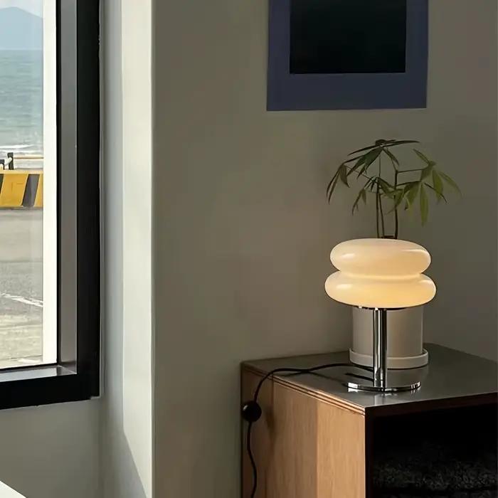 Lampe de table LED en frêne de verre