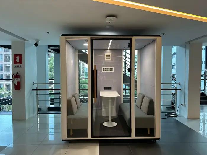 Cabine de bureau insonorisée moderne 2026 avec fonction de réduction du bruit puissante pour les lieux de travail