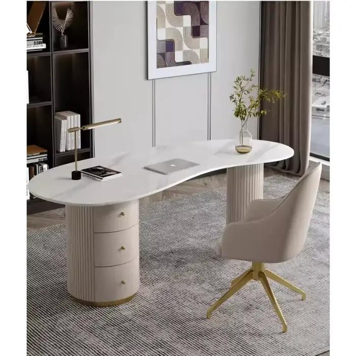 Bureau d'ordinateur lumineux nordique
