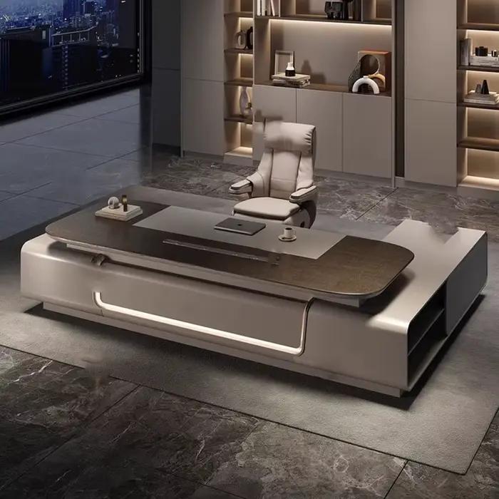 Bureau de jeu sur pied