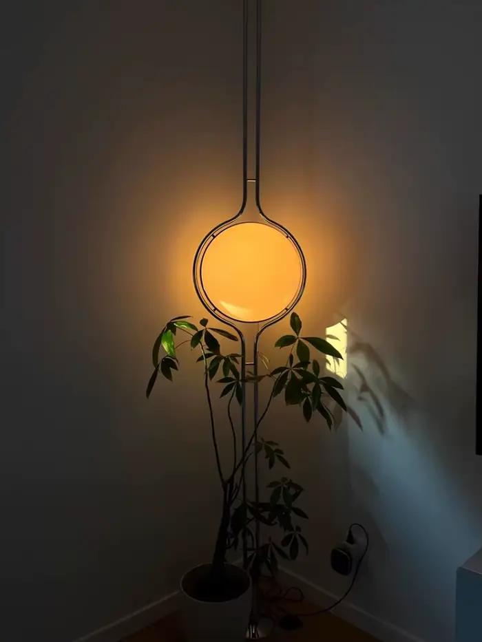 Moderne Garrault Delord lampadaire LED Chrome métal blanc acrylique boule