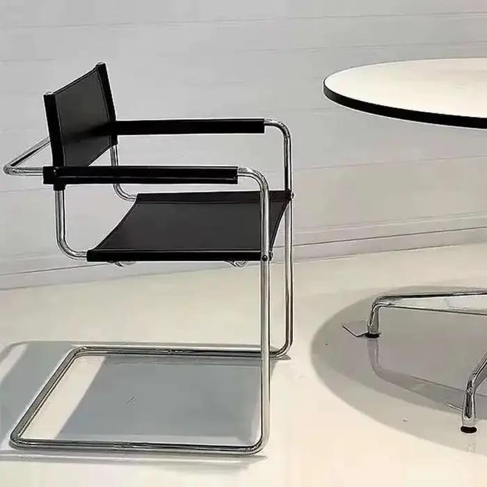Chaise de salle à manger moderne en cuir noir, chaise d'appoint rembourrée, structure métallique, po