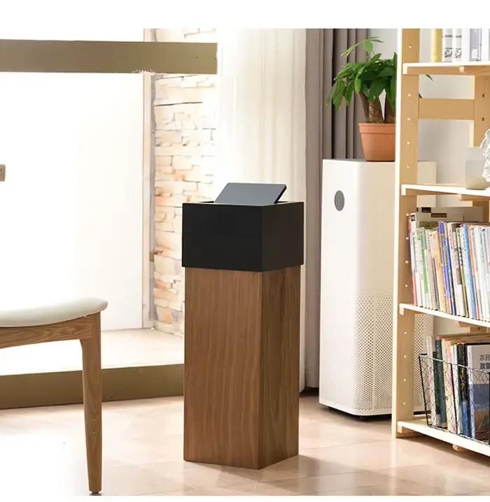 Poubelle en bois de style minimaliste