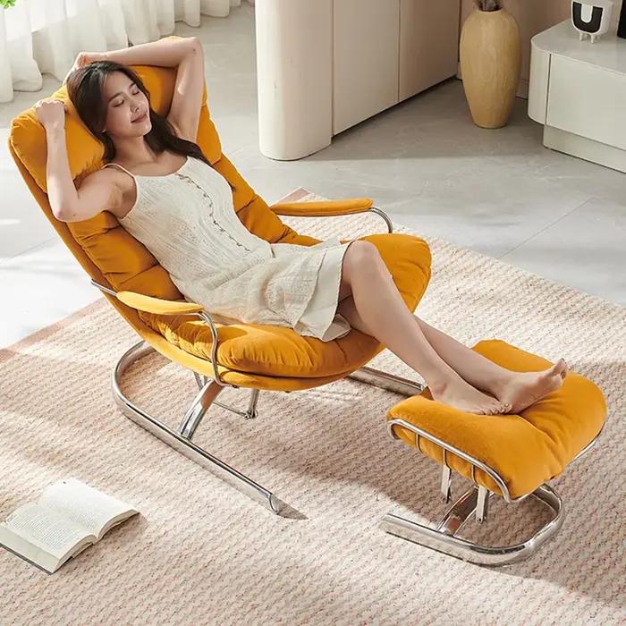 Chaise de salon en bois et métal rembourrée élégante et personnalisable pour adultes occasions spéciales et décoration de maison