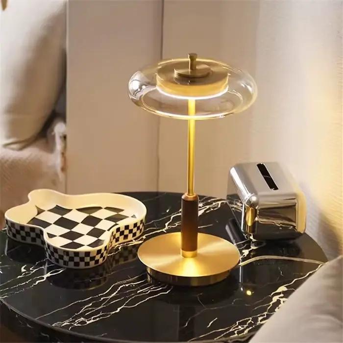 Lampe sur pied vintage en verre doré pour chambre à coucher