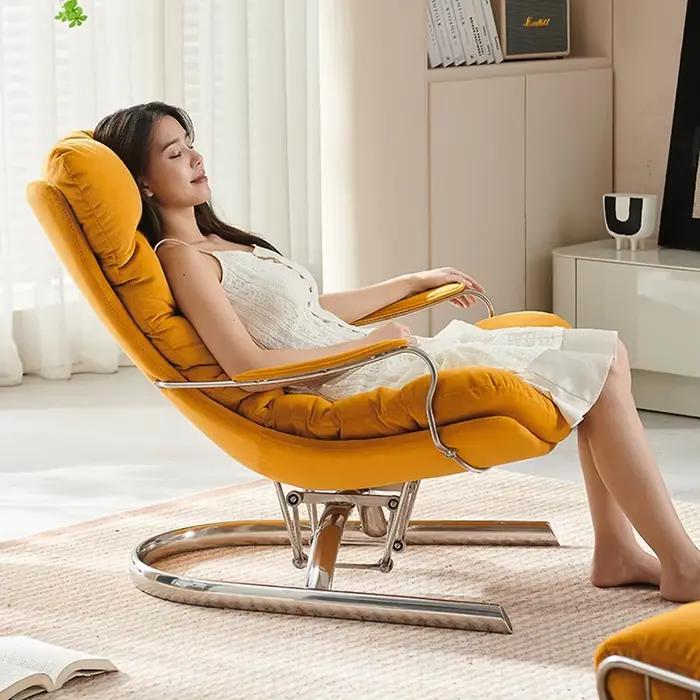 Chaise de salon en bois et métal rembourrée élégante et personnalisable pour adultes occasions spéciales et décoration de maison