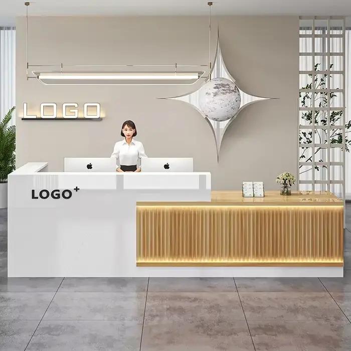 Bureau d'accueil moderne et luxueux avec rangement, esthetique vintage, mobilier commercial pour reception professionnel et accueil élégant
